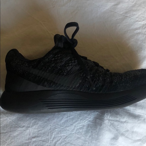 Nike Lunar Epic Running Shoes - Picture 3 of 6